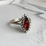 Bague ancienne avec grenat rouge cuivré