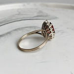 Bague ancienne en or blanc et grenat précieux