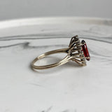 Bijou vintage serti d’un grenat taille navette