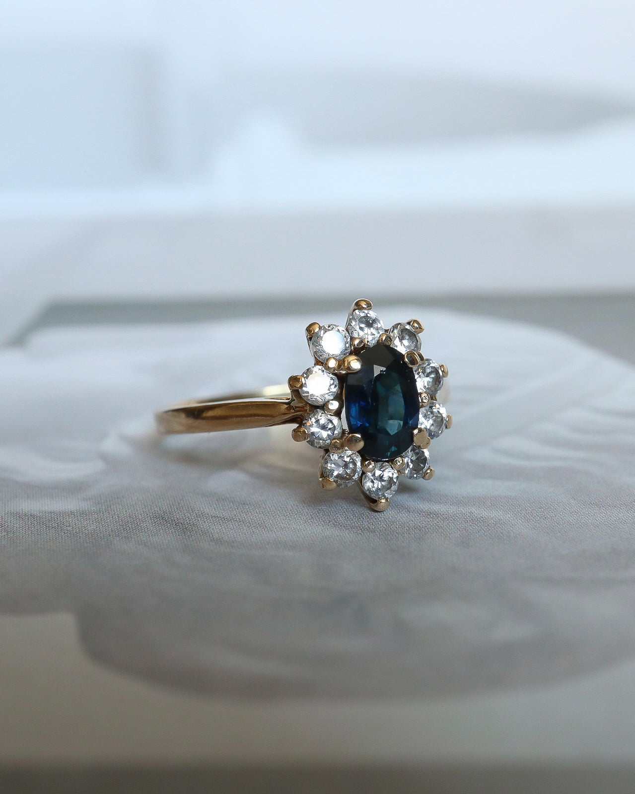 Le saphir : du bleu précieux aux révolutions de la joaillerie
