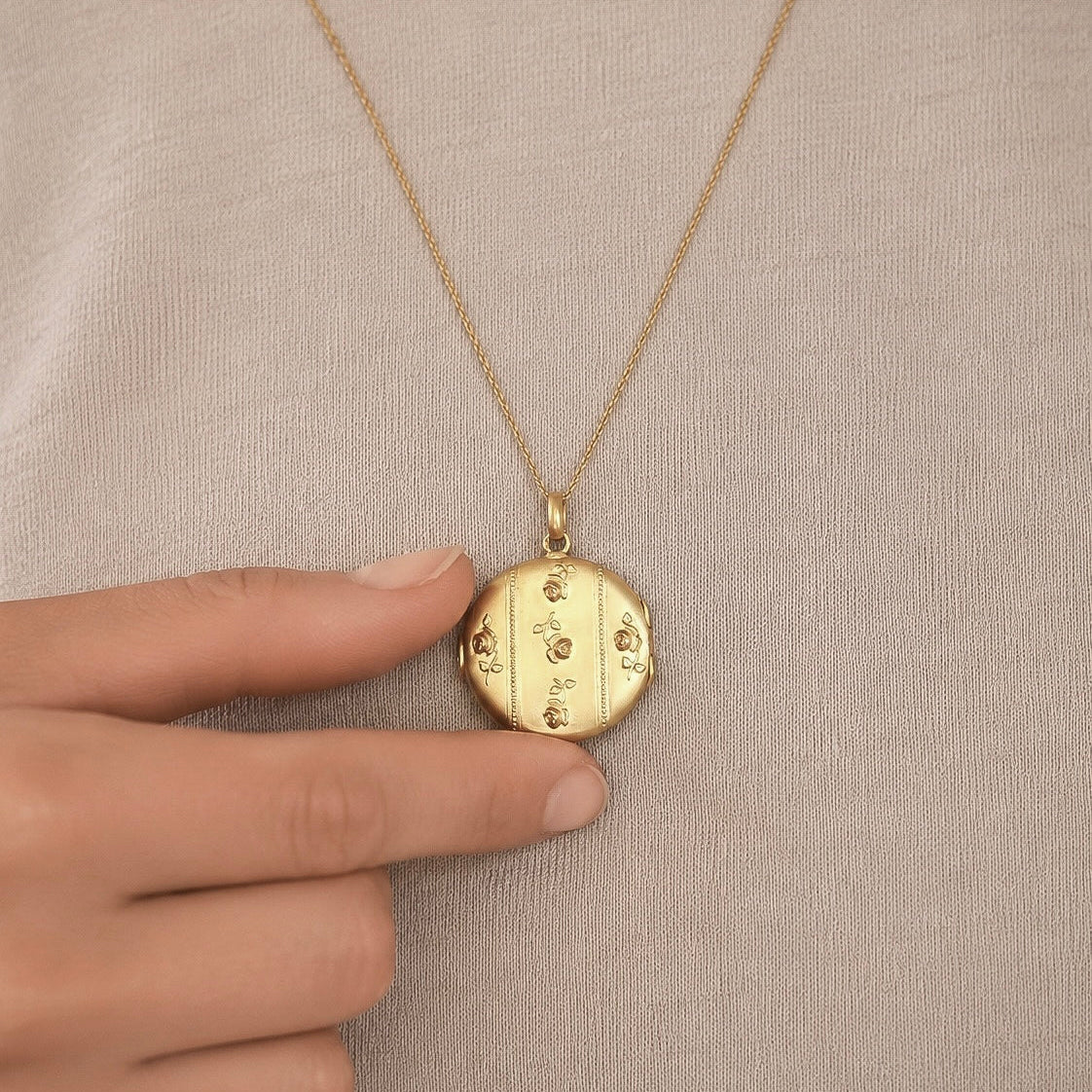 Collier ancien : styles, longueurs et manières de le porter