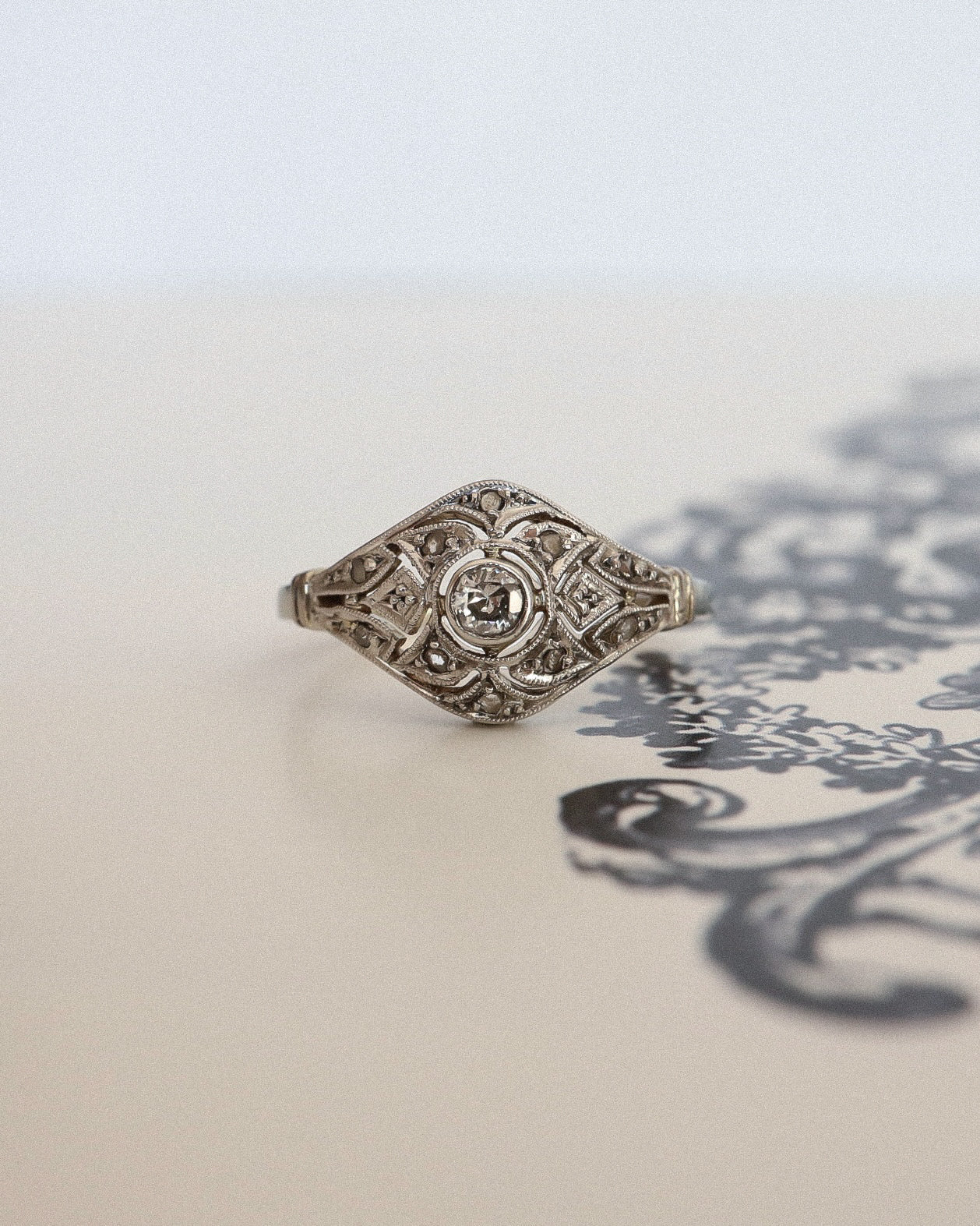 Comment choisir la bague de fiançailles ancienne parfaite ?